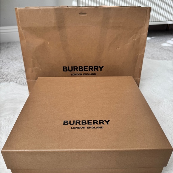 Burberry Jermyn 105 Pumps in Coffee (37) - Picture 10 of 11